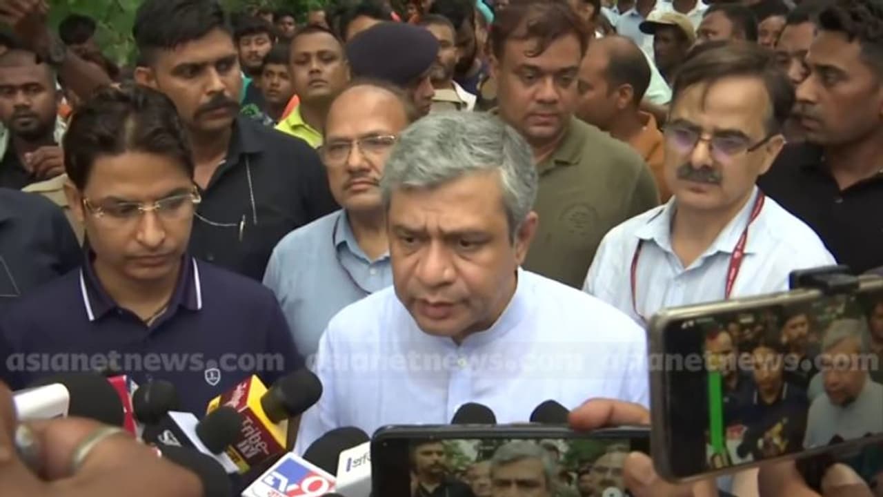 ഡാര്‍ജിലിംഗ് ട്രെയിൻ ദുരന്തം: മരിച്ചവരുടെ കുടുംബങ്ങൾക്ക് 10 ലക്ഷം സഹായധനം, സേഫ്റ്റി കമ്മീഷൻ അന്വേഷണം നടത്തും