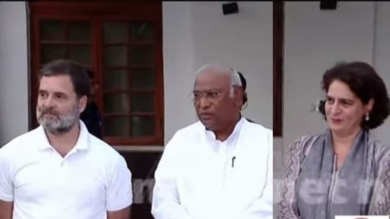 ராகுல் காந்தி வயநாடு தொகுதியில் ராஜினாமா! பிரியங்கா போட்டியிடுவார் எனவும் அறிவிப்பு!