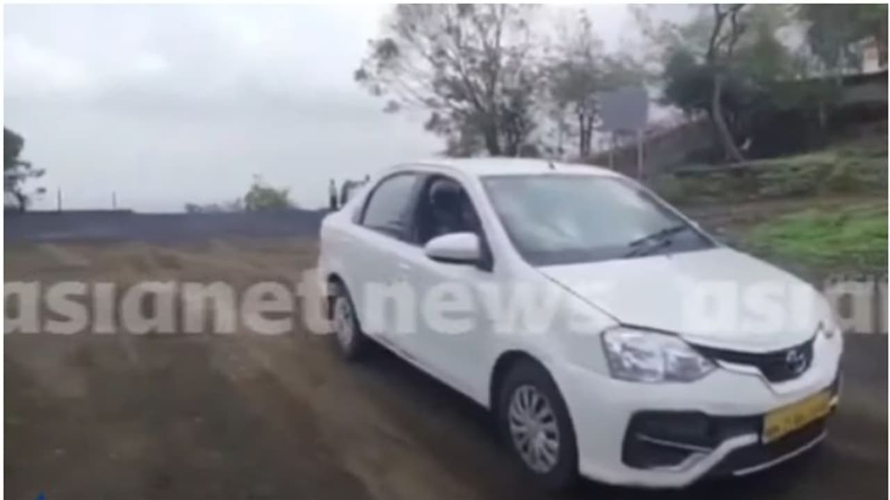 റിവേഴ്സ് ഗിയറിൽ കാർ നിയന്ത്രണം വിട്ട് 300 അടി താഴ്ചയിലേക്ക്; റീല്സെടുക്കുന്നതിനിടെ യുവതിക്ക് ദാരുണാന്ത്യം റിവേഴ്സ് ഗിയറിൽ കാർ നിയന്ത്രണം വിട്ട് 300 അടി താഴ്ചയിലേക്ക്; റീല്സെടുക്കുന്നതിനിടെ യുവതിക്ക് ദാരുണാന്ത്യം