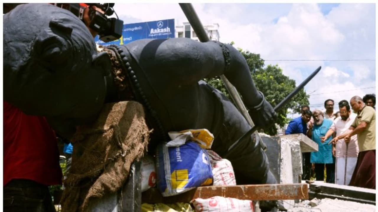 ശക്തന് തമ്പുരാന്റെ പ്രതിമ രണ്ടു മാസത്തിനകം പുനർനിര്മ്മിക്കുമെന്ന് മന്ത്രി കെ. രാജന് ശക്തന് തമ്പുരാന്റെ പ്രതിമ രണ്ടു മാസത്തിനകം പുനർനിര്മ്മിക്കുമെന്ന് മന്ത്രി കെ. രാജന്