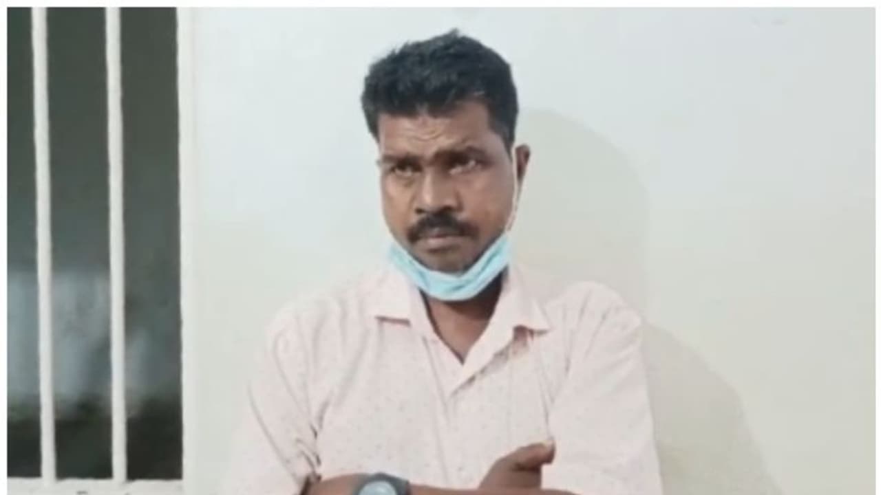 ആയൂരിൽ നടുറോഡിൽ യാത്രക്കാരിയെ കടന്നുപിടിക്കാൻ ശ്രമം; ബഹളം വെച്ച് ആളെകൂട്ടി യുവാവിനെ പിടികൂടി യുവതി 