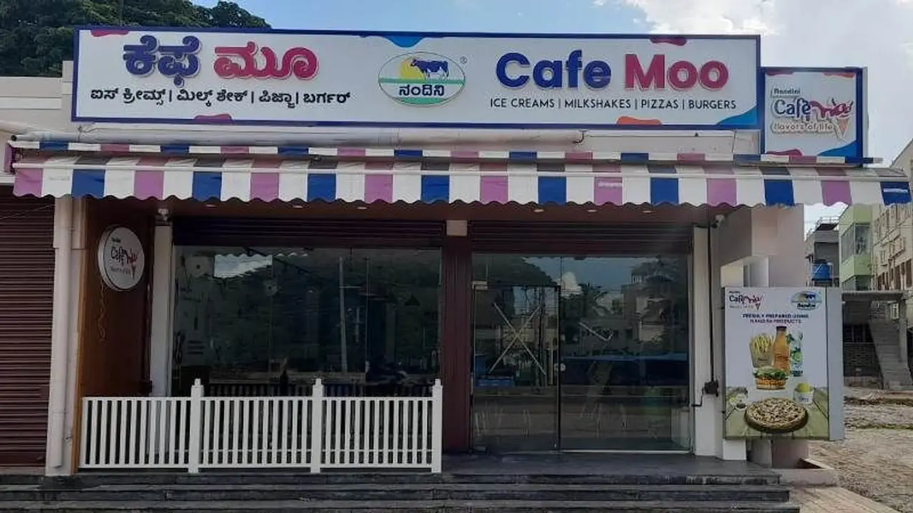 ನಾಲ್ಕು ಜಿಲ್ಲೆಯಲ್ಲಿರದ ನಂದಿನಿ ಕೆಫೆ ಮೂ ಗುಂಡ್ಲುಪೇಟೆಯಲ್ಲಿ ಆರಂಭ! ನಾಲ್ಕು ಜಿಲ್ಲೆಯಲ್ಲಿರದ ನಂದಿನಿ ಕೆಫೆ ಮೂ ಗುಂಡ್ಲುಪೇಟೆಯಲ್ಲಿ ಆರಂಭ!