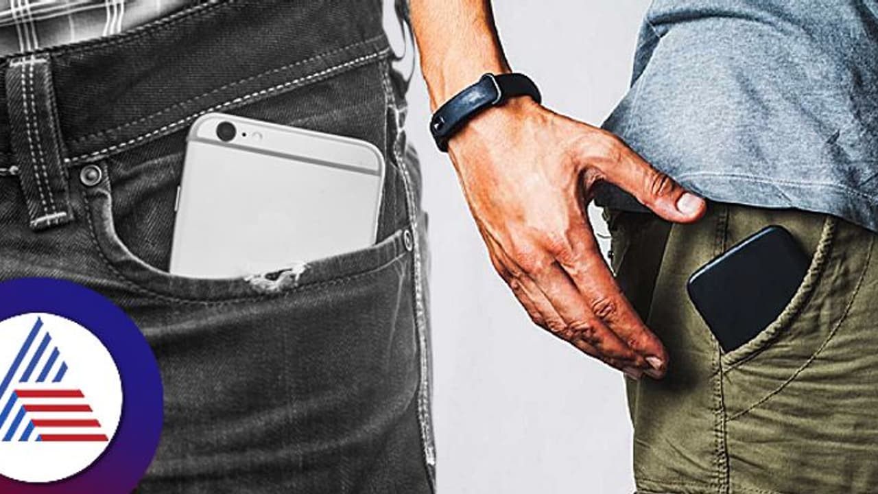 ಪುರುಷರು ಇಲ್ಲೆಲ್ಲಾ ಮೊಬೈಲ್ ಇಟ್ಟುಕೊಂಡರೆ ಬೇಗ ಔಟ್! ಪುರುಷರು ಇಲ್ಲೆಲ್ಲಾ ಮೊಬೈಲ್ ಇಟ್ಟುಕೊಂಡರೆ ಬೇಗ ಔಟ್!