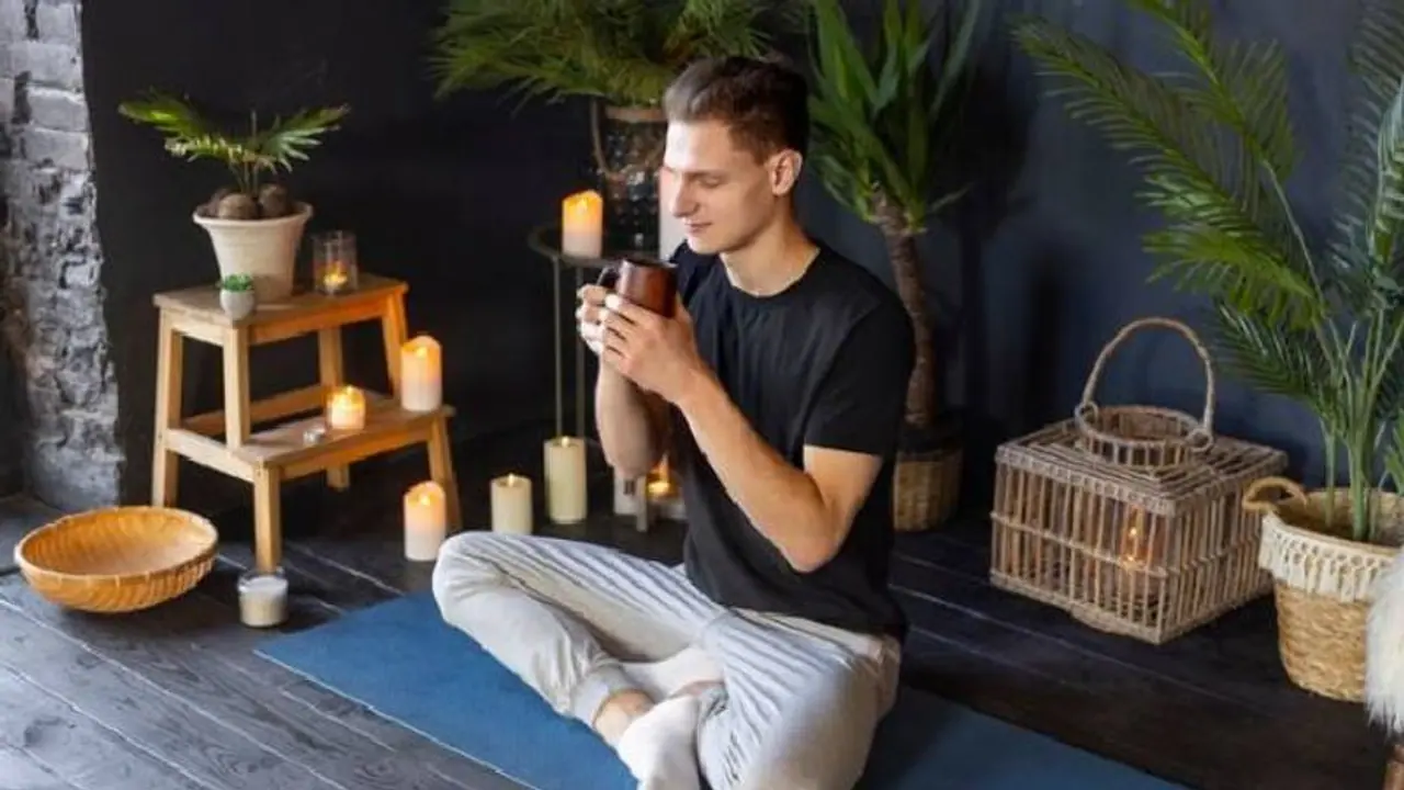 मेंटल से लेकर फिजिकल हेल्थ तक होगी दुरस्त, Yoga के असर को दोगुना करते हैं Essential Oils मेंटल से लेकर फिजिकल हेल्थ तक होगी दुरस्त, Yoga के असर को दोगुना करते हैं Essential Oils