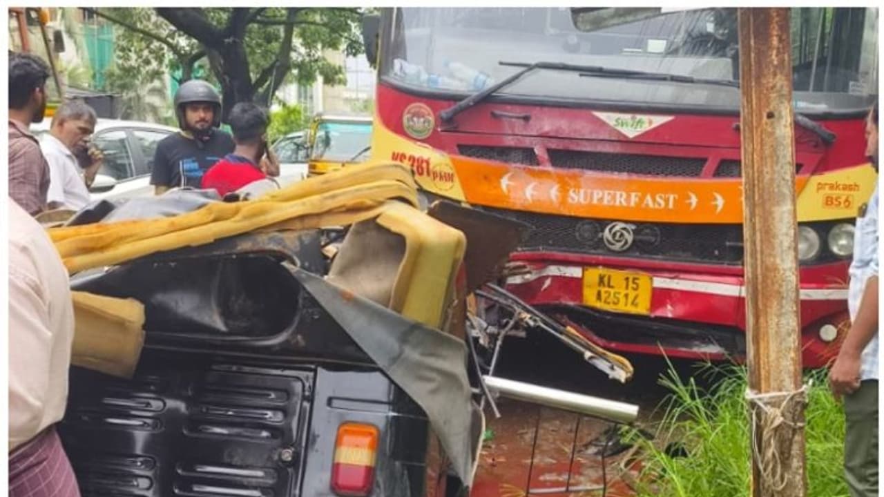 കെഎസ്ആർടിസി ബസും ഓട്ടോയും കൂട്ടിയിടിച്ച് മൂന്ന് മരണം; അപകടം മലപ്പുറം മുട്ടിപ്പടിയിൽ കെഎസ്ആർടിസി ബസും ഓട്ടോയും കൂട്ടിയിടിച്ച് മൂന്ന് മരണം; അപകടം മലപ്പുറം മുട്ടിപ്പടിയിൽ
