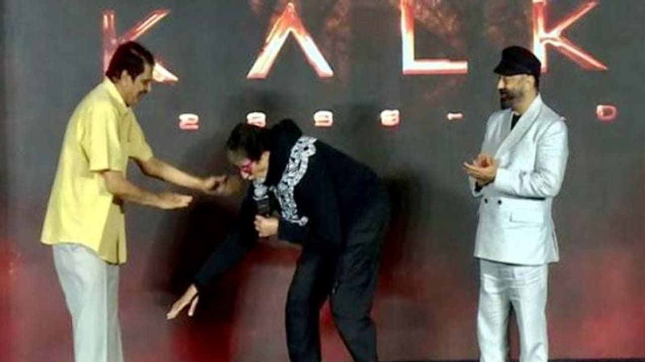 ಅಶ್ವಿನಿ ದತ್ ಪಾದ ಸ್ಪರ್ಶಿಸಿ ಎಲ್ಲರನ್ನೂ ಅಚ್ಚರಿಗೆ ದೂಡಿದ 81 ವರ್ಷದ ಅಮಿತಾಭ್ ಬಚ್ಚನ್! ಯಾರು ಈ ದತ್?