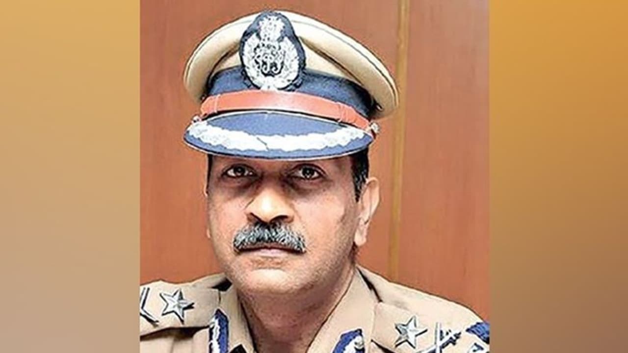 யார் இந்த மகேஷ் குமார் அகர்வால்? கள்ளச்சாராய வழக்கில் இவர்மீது நடவடிக்கை எடுக்கப்பட்டது ஏன்?