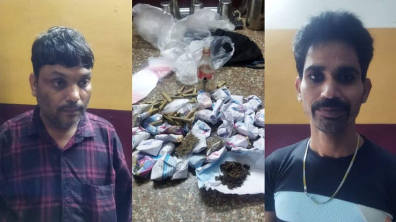 നടത്തുന്നത് ഹോട്ടൽ, പക്ഷേ കൊടുക്കുന്നത് ഫുഡ് അല്ല, ചെറിയ പൊതികളാക്കി കഞ്ചാവ്; തൃശൂരിൽ 2 പേർ പിടിയിൽ നടത്തുന്നത് ഹോട്ടൽ, പക്ഷേ കൊടുക്കുന്നത് ഫുഡ് അല്ല, ചെറിയ പൊതികളാക്കി കഞ്ചാവ്; തൃശൂരിൽ 2 പേർ പിടിയിൽ