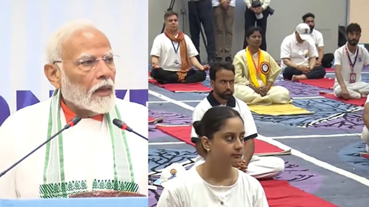 International Day of Yoga ಉಗ್ರರ ದಾಳಿಯಿಂದ ನಲುಗಿದ್ದ ಜಮ್ಮು ಕಾಶ್ಮೀರದಲ್ಲಿ ಮೋದಿ ಯೋಗ ದಿನಾಚರಣೆ! International Day of Yoga ಉಗ್ರರ ದಾಳಿಯಿಂದ ನಲುಗಿದ್ದ ಜಮ್ಮು ಕಾಶ್ಮೀರದಲ್ಲಿ ಮೋದಿ ಯೋಗ ದಿನಾಚರಣೆ!