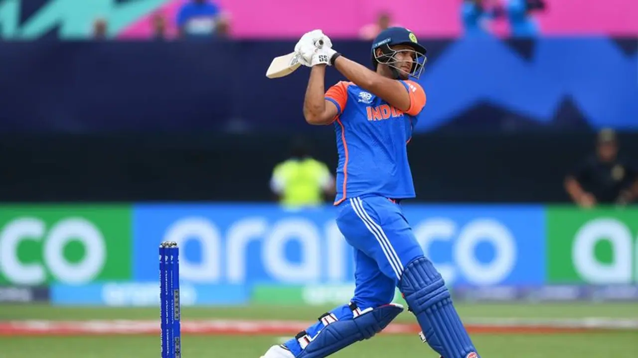 ഒളിപ്പിച്ച് നിര്‍ത്തിയിട്ടും രക്ഷയില്ല, ഇനിയെങ്കിലും ദുബെയെ മാറ്റി സഞ്ജുവിന് അവസരം കൊടുക്കണമെന്ന് ആരാധകര്‍