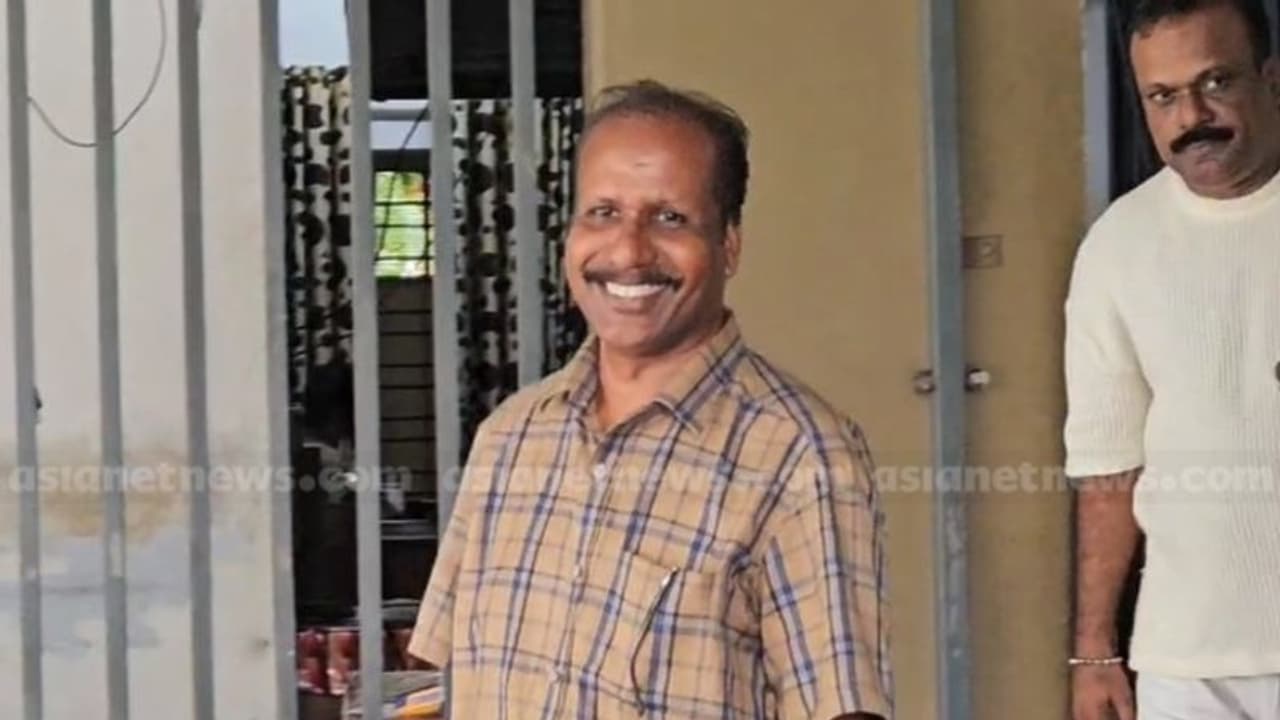 45 ലക്ഷം വരെ നൽകി, വര്ഷം പലത് കഴിഞ്ഞു, ജോലിയില്ല: അധ്യാപകരുടെ പരാതിയിൽ സ്കൂൾ മാനേജർ അറസ്റ്റിൽ 45 ലക്ഷം വരെ നൽകി, വര്ഷം പലത് കഴിഞ്ഞു, ജോലിയില്ല: അധ്യാപകരുടെ പരാതിയിൽ സ്കൂൾ മാനേജർ അറസ്റ്റിൽ
