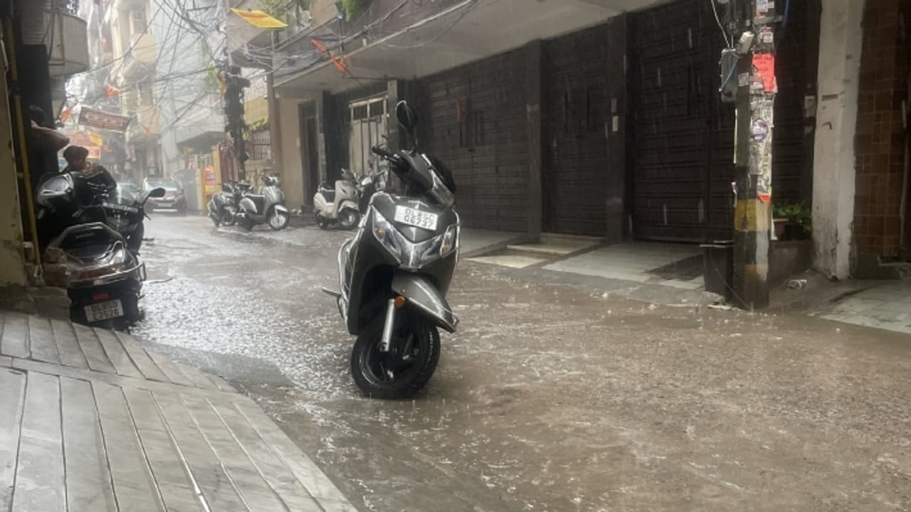 ಕರ್ನಾಟಕದಲ್ಲಿ ಭಾರಿ ಮಳೆ ಮುನ್ಸೂಚನೆ, ಕರಾವಳಿಗೆ ರೆಡ್ , 4 ಜಿಲ್ಲೆಗೆ ಆರೇಂಜ್ ಅಲರ್ಟ್!