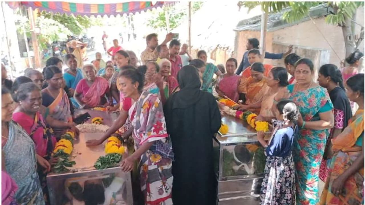 കള്ളക്കുറിച്ചി ദുരന്തം: പഴകിയ മെഥനോൾ ഉപയോഗിച്ചതും തെറ്റായ അനുപാതത്തിൽ വാറ്റിയതുമാണ് ദുരന്ത കാരണമെന്ന് പൊലീസ്