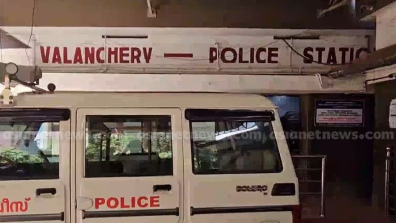 വളാഞ്ചേരി കൂട്ടബലാത്സംഗം: രക്ഷപ്പെടാൻ നാട് വിട്ട പ്രതി പാലക്കാട് പിടിയിൽ, മൂന്ന് പ്രതികളും പൊലീസ് കസ്റ്റഡിയിൽ