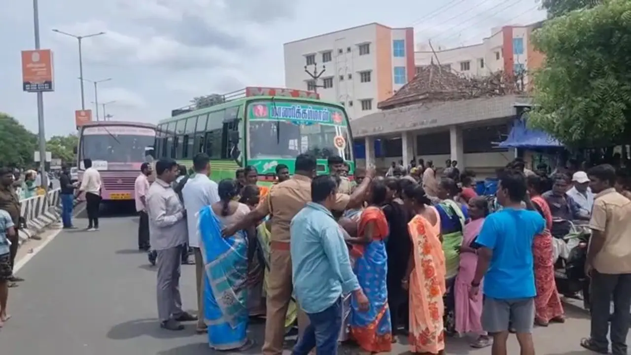 மர்மமான முறையில் மரத்தில் தொங்கிய இளைஞரின் உடல்; உறவினர்களின் போராட்டத்தால் பரபரப்பு