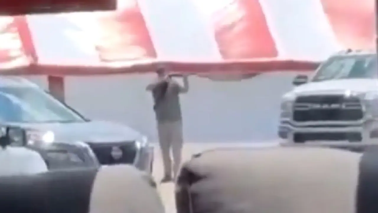 Caught on camera: Shooting at Arkansas grocery stores kills 2, injures 8; shooter wounded (WATCH)