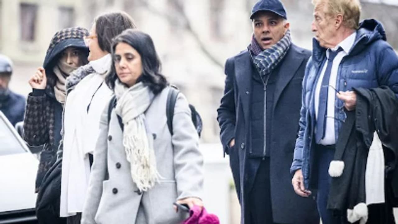 39 ಲಕ್ಷ ಕೋಟಿ ಆಸ್ತಿಯಿದ್ದರೂ ಕೆಲಸದೋರಿಗೆ ಸಂಬಳ ಕೊಡೋಲ್ಲ; ಬ್ರಿಟನ್ನ ಶ್ರೀಮಂತ ಕುಟುಂಬ ಹಿಂದುಜಾ ಸದಸ್ಯರಿಗೆ 4 ವರ್ಷ ಜೈಲು 39 ಲಕ್ಷ ಕೋಟಿ ಆಸ್ತಿಯಿದ್ದರೂ ಕೆಲಸದೋರಿಗೆ ಸಂಬಳ ಕೊಡೋಲ್ಲ; ಬ್ರಿಟನ್ನ ಶ್ರೀಮಂತ ಕುಟುಂಬ ಹಿಂದುಜಾ ಸದಸ್ಯರಿಗೆ 4 ವರ್ಷ ಜೈಲು