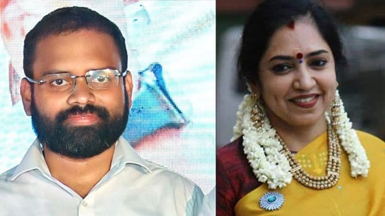 என்னது 5 கி.மீ. தூரத்தைக் கடக்க 45 நிமிஷமா? தமிழச்சி தங்கபாண்டியனை தாறுமாறாக கேள்வி கேட்ட பாஜக பிரமுகர்! என்னது 5 கி.மீ. தூரத்தைக் கடக்க 45 நிமிஷமா? தமிழச்சி தங்கபாண்டியனை தாறுமாறாக கேள்வி கேட்ட பாஜக பிரமுகர்!