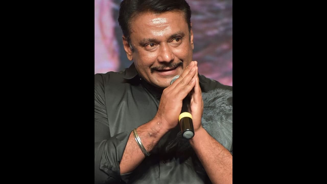 ದುಡಿದು ತಿನ್ನೋಣ ಅಂದ್ರು ಜನ ಬಿಡ್ತಿಲ್ಲ, ಸಾಯೋಣ ಅನ್ನಿಸ್ತಿದೆ: ದರ್ಶನ್ ಕೇಸ್ ಆರೋಪಿ ಪತ್ನಿ ಕಣ್ಣೀರು..! ದುಡಿದು ತಿನ್ನೋಣ ಅಂದ್ರು ಜನ ಬಿಡ್ತಿಲ್ಲ, ಸಾಯೋಣ ಅನ್ನಿಸ್ತಿದೆ: ದರ್ಶನ್ ಕೇಸ್ ಆರೋಪಿ ಪತ್ನಿ ಕಣ್ಣೀರು..!