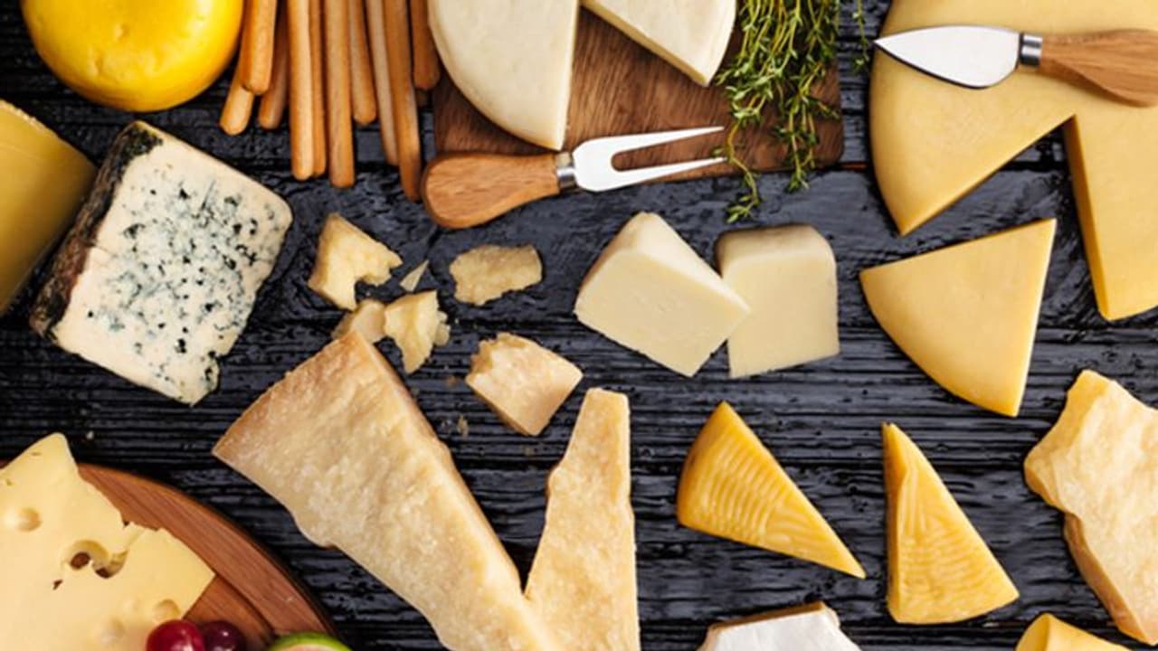 വിറ്റാമിന് എ മുതല് കാത്സ്യം വരെ; ഡയറ്റില് ചീസ് ഉള്പ്പെടുത്തൂ; അറിയാം ഗുണങ്ങള് വിറ്റാമിന് എ മുതല് കാത്സ്യം വരെ; ഡയറ്റില് ചീസ് ഉള്പ്പെടുത്തൂ; അറിയാം ഗുണങ്ങള്