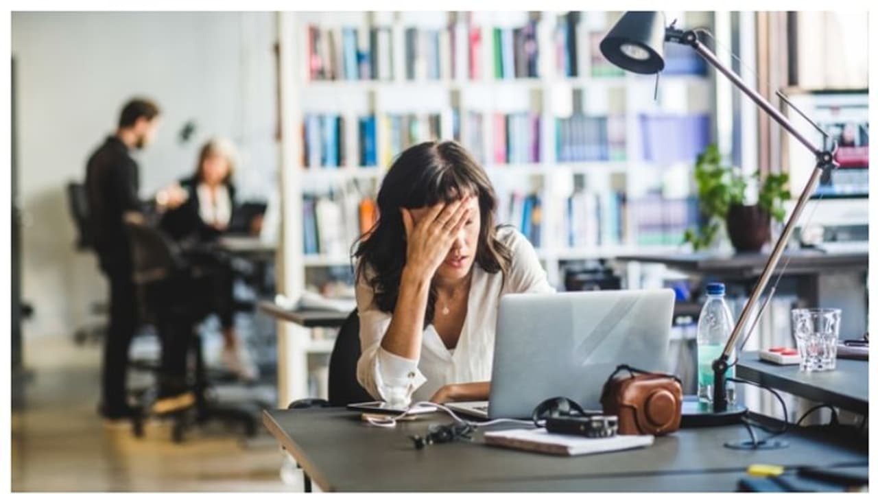 ജോലി ഇല്ല, എങ്കിലും 20 വർഷം ശമ്പളം നല്കി; കമ്പനിക്കെതിരെ കേസ് നല്കി ഫ്രഞ്ച് വനിത ജോലി ഇല്ല, എങ്കിലും 20 വർഷം ശമ്പളം നല്കി; കമ്പനിക്കെതിരെ കേസ് നല്കി ഫ്രഞ്ച് വനിത