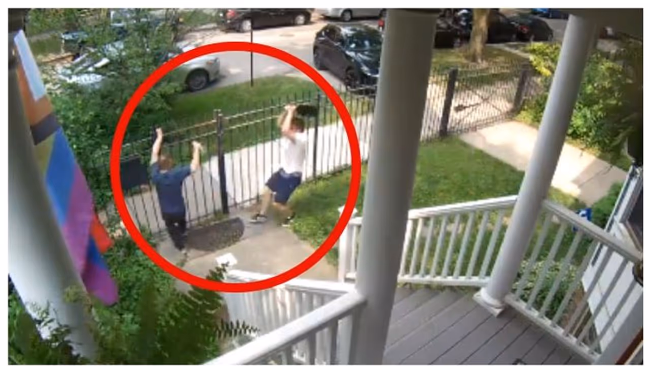 പട്ടാപ്പകൽ മോഷ്ടിക്കാൻ കയറിയ കള്ളനെ ഫ്രൈയിംഗ് പാൻ ഉപയോഗിച്ച് ഓടിക്കുന്ന വീട്ടുടമസ്ഥന്‍റെ വീഡിയോ വൈറൽ 