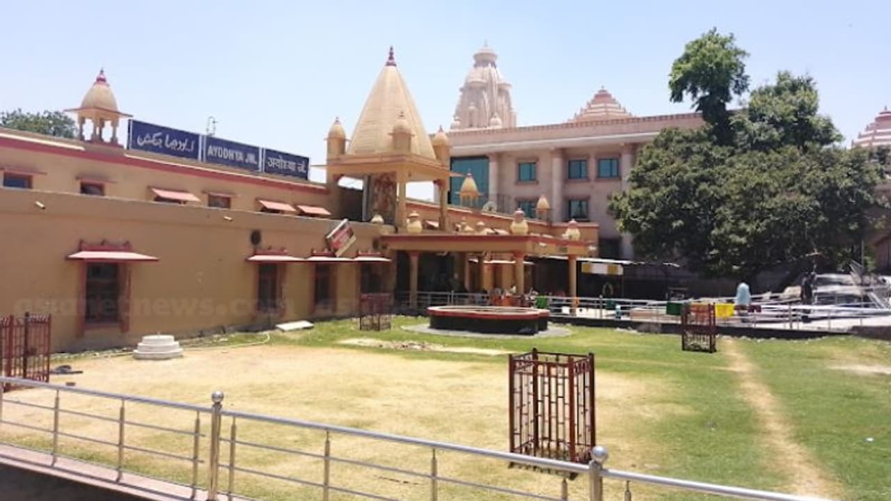 ആറ് മാസം മുൻപ് ഉദ്ഘാടനം ചെയ്ത അയോധ്യ ധാം ജങ്ഷൻ റെയിൽവെ സ്റ്റേഷൻ്റെ മതിൽ ഇടിഞ്ഞുവീണു