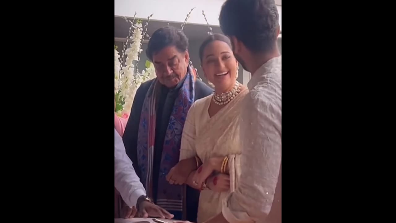 ಮಗಳ ಮದ್ವೆ ಬೆನ್ನಲ್ಲೇ ಆಸ್ಪತ್ರೆ ಸೇರಿರೋ ನಟ ಶತ್ರುಘ್ನ ಸಿನ್ಹಾ ಹೇಗಿದ್ದಾರೆ? ಮಗ ಹೇಳಿದ್ದೇನು? ಮಗಳ ಮದ್ವೆ ಬೆನ್ನಲ್ಲೇ ಆಸ್ಪತ್ರೆ ಸೇರಿರೋ ನಟ ಶತ್ರುಘ್ನ ಸಿನ್ಹಾ ಹೇಗಿದ್ದಾರೆ? ಮಗ ಹೇಳಿದ್ದೇನು?