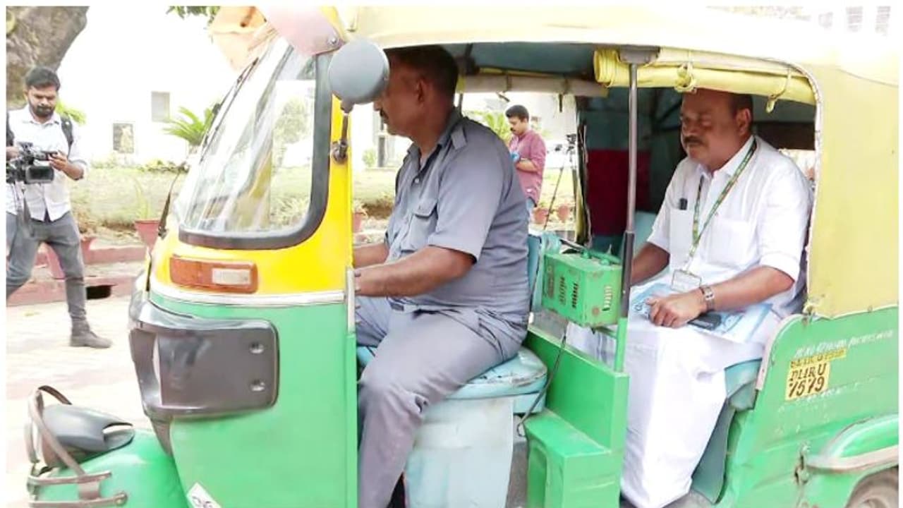 ഭാഗ്യ ചിഹ്നത്തിൽ തന്നെ ആദ്യ ദിനം പാര്ലമെന്റിലേക്ക്; സഭയിൽ വന്യ ജീവി വിഷയം ഉന്നയിക്കുമെന്ന് ഫ്രാൻസിസ് ജോർജ് ഭാഗ്യ ചിഹ്നത്തിൽ തന്നെ ആദ്യ ദിനം പാര്ലമെന്റിലേക്ക്; സഭയിൽ വന്യ ജീവി വിഷയം ഉന്നയിക്കുമെന്ന് ഫ്രാൻസിസ് ജോർജ്