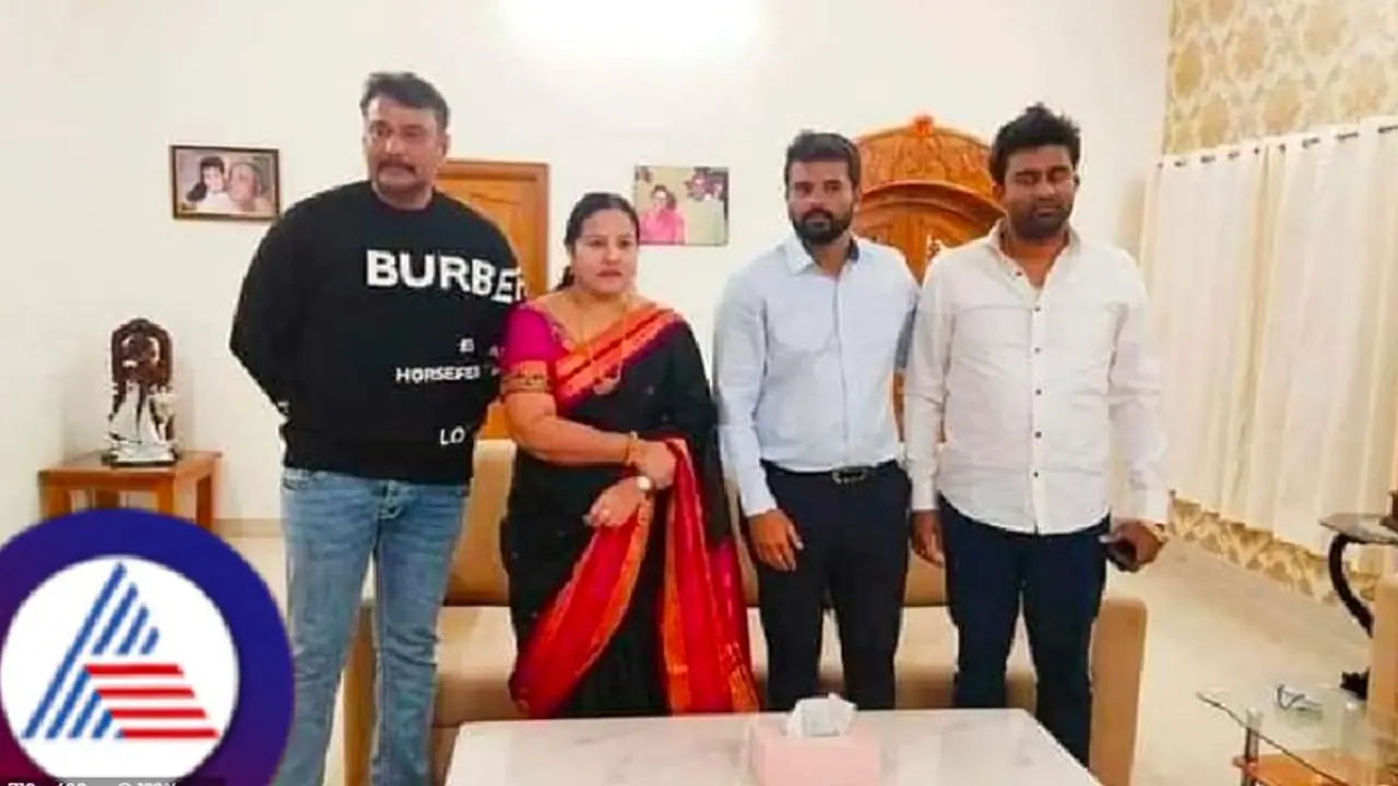 ಭವಾನಿ ಜೊತೆ ದರ್ಶನ್, ಸೂರಜ್, ಪ್ರಜ್ವಲ್ ಫೋಟೋ ವೈರಲ್! ಎಲ್ಲರೂ ಈಗ ಕಂಬಿ ಹಿಂದೆ! ಭವಾನಿ ಜೊತೆ ದರ್ಶನ್, ಸೂರಜ್, ಪ್ರಜ್ವಲ್ ಫೋಟೋ ವೈರಲ್! ಎಲ್ಲರೂ ಈಗ ಕಂಬಿ ಹಿಂದೆ!