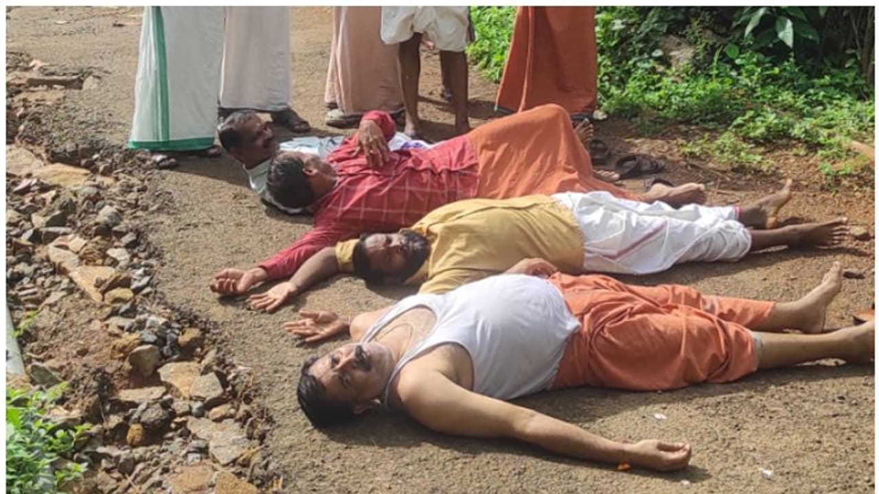 സ്കൂളിലേക്കുള്ള വഴി പൊട്ടിപ്പൊളിഞ്ഞ അവസ്ഥയിൽ; ശയന പ്രദക്ഷിണം നടത്തി പ്രതിഷേധിച്ച് ബിജെപി പ്രവർത്തകർ