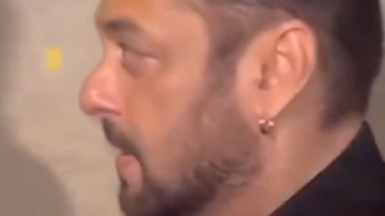 പുത്തൻ ലുക്കില് സല്മാൻ ഖാൻ, വീഡിയോ ഹിറ്റാകുന്നു പുത്തൻ ലുക്കില് സല്മാൻ ഖാൻ, വീഡിയോ ഹിറ്റാകുന്നു