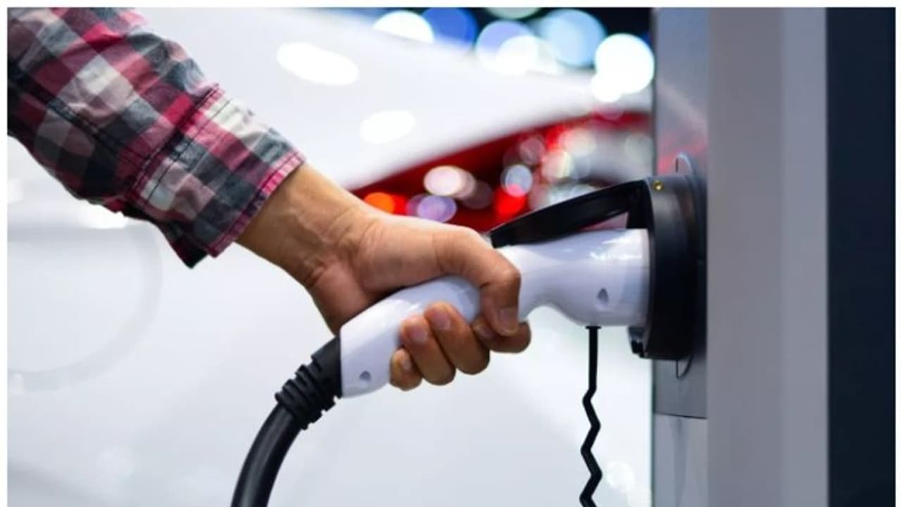 ഇലക്ട്രിക് വാഹനങ്ങളുമായി വാഗമണിലും മൂന്നാറിലും പോകാൻ ആശങ്ക വേണ്ട; 11 സ്ഥലങ്ങളിൽ ചാർജിങ് സ്റ്റേഷനുകൾ ഉടൻ വരും