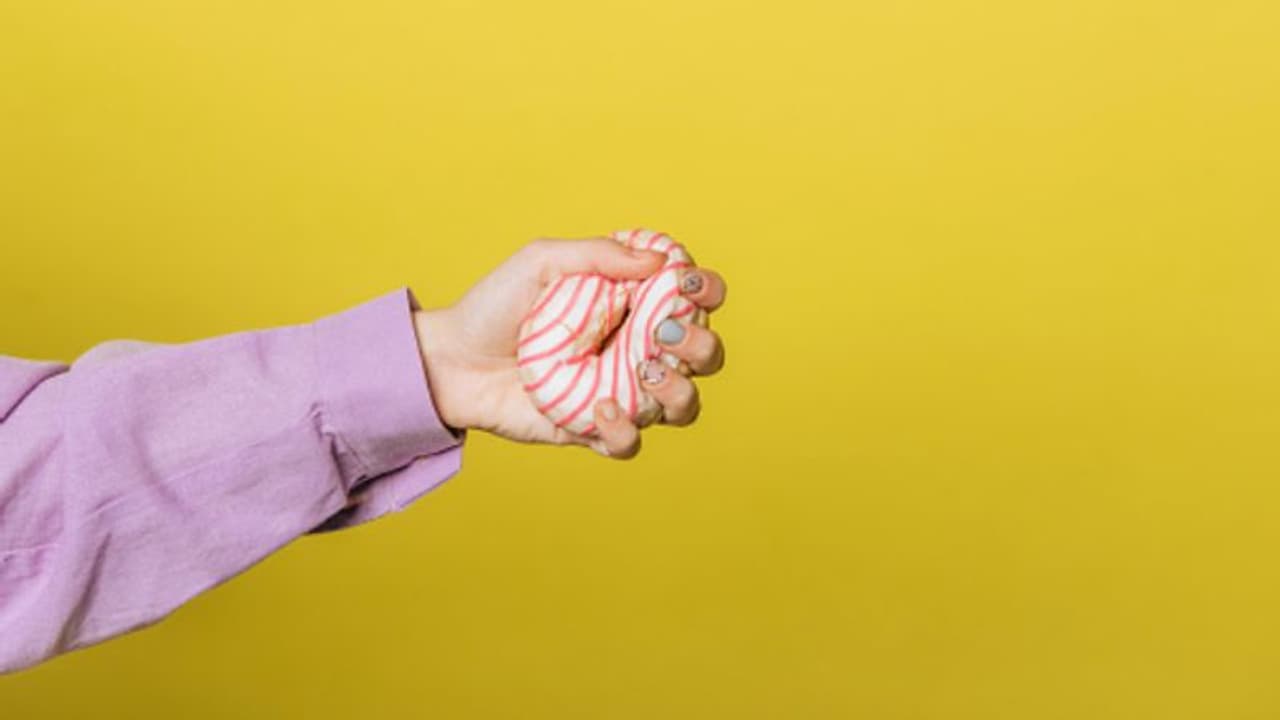 ഇടയ്ക്കിടെ മധുരം കഴിക്കണമെന്ന് തോന്നുന്നുണ്ടോ? മധുരം ഒഴിവാക്കാന് പരീക്ഷിക്കേണ്ട കാര്യങ്ങള് ഇടയ്ക്കിടെ മധുരം കഴിക്കണമെന്ന് തോന്നുന്നുണ്ടോ? മധുരം ഒഴിവാക്കാന് പരീക്ഷിക്കേണ്ട കാര്യങ്ങള്