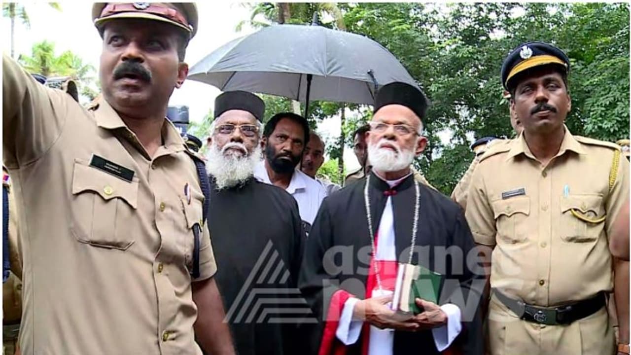 പുളിന്താനം സെന്റ് ജോൺസ് പള്ളി ഏറ്റെടുക്കാൻ ഓർത്തഡോക്സ് വിഭാഗം; യാക്കോബായ പ്രതിഷേധത്തിന് മുന്നിൽ പരാജയപ്പെട്ടു പുളിന്താനം സെന്റ് ജോൺസ് പള്ളി ഏറ്റെടുക്കാൻ ഓർത്തഡോക്സ് വിഭാഗം; യാക്കോബായ പ്രതിഷേധത്തിന് മുന്നിൽ പരാജയപ്പെട്ടു