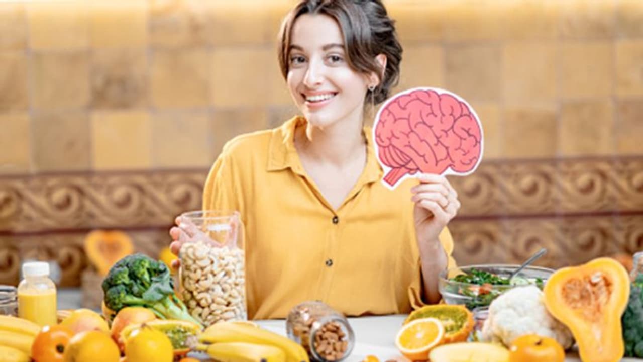 Health Tips: ഡിമെൻഷ്യയുടെ സാധ്യത കുറയ്ക്കാന് ഡയറ്റില് ഉള്പ്പെടുത്തേണ്ട ഭക്ഷണ പാനീയങ്ങൾ Health Tips: ഡിമെൻഷ്യയുടെ സാധ്യത കുറയ്ക്കാന് ഡയറ്റില് ഉള്പ്പെടുത്തേണ്ട ഭക്ഷണ പാനീയങ്ങൾ