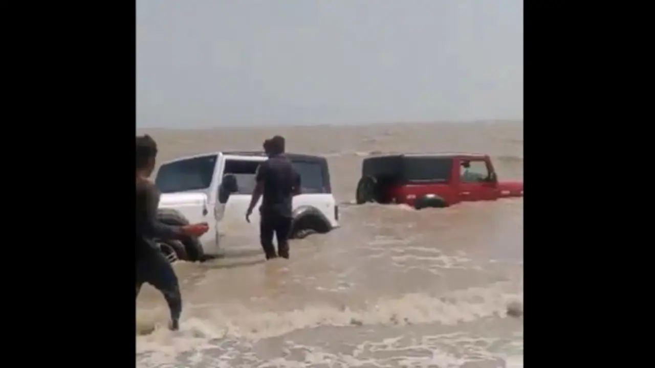 WATCH: Mahindra Thar SUVs Stuck in Sea During Instagram Reels Stunt Attempt