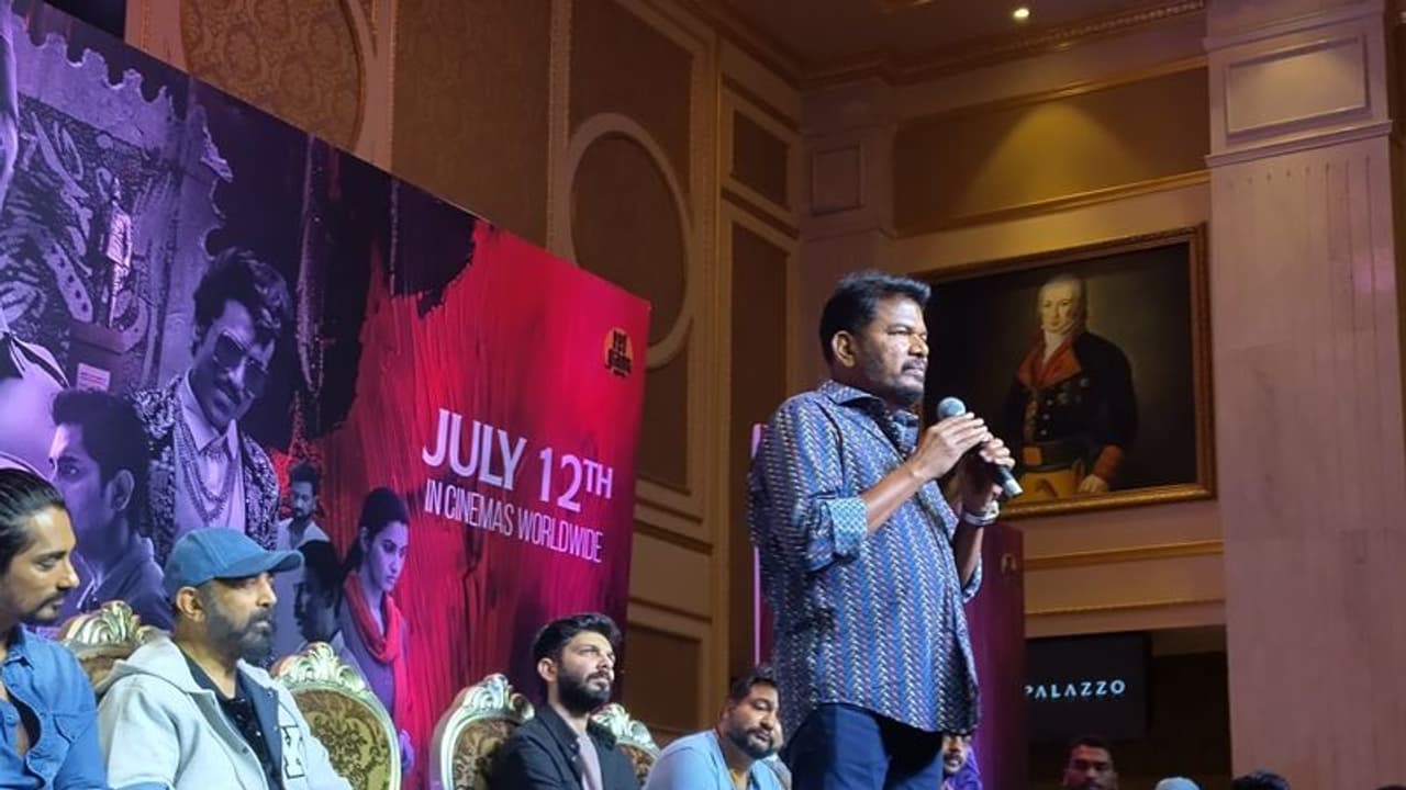 4 மணிநேரம் மேக்கப்! 70 நாள் கமல் பட்ட கஷ்டம்! உலகில் யாராலும் இப்படி நடிக்க முடியாது! ஷங்கர் ஆச்சர்யம்! 4 மணிநேரம் மேக்கப்! 70 நாள் கமல் பட்ட கஷ்டம்! உலகில் யாராலும் இப்படி நடிக்க முடியாது! ஷங்கர் ஆச்சர்யம்!