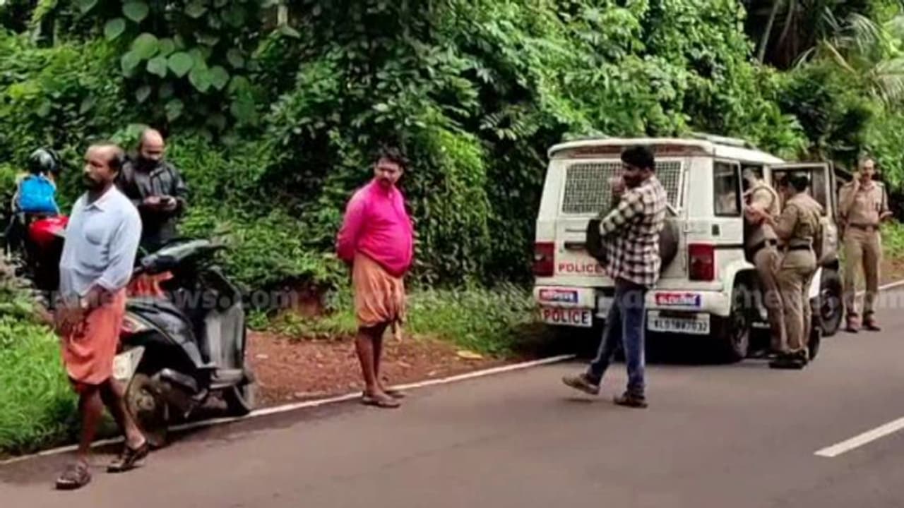 കണ്ണൂരിൽ കാറിലെത്തിയ സംഘം സ്കൂട്ടര് യാത്രക്കാരനെ ഇടിച്ചിട്ടു, പിന്നാലെ തട്ടിക്കൊണ്ടുപോയി; അന്വേഷണം തുടങ്ങി കണ്ണൂരിൽ കാറിലെത്തിയ സംഘം സ്കൂട്ടര് യാത്രക്കാരനെ ഇടിച്ചിട്ടു, പിന്നാലെ തട്ടിക്കൊണ്ടുപോയി; അന്വേഷണം തുടങ്ങി