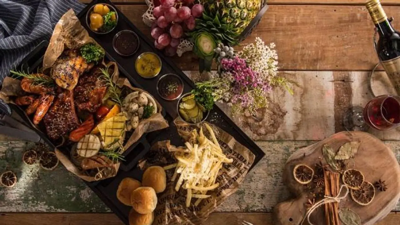 മധ്യവയസ്കരായ ദമ്പതികള്, ചത്ത ഈച്ചയുമായി റെസ്റ്റോറന്റിലെത്തും, എല്ലാം സൗജന്യഭക്ഷണത്തിന് വേണ്ടി മധ്യവയസ്കരായ ദമ്പതികള്, ചത്ത ഈച്ചയുമായി റെസ്റ്റോറന്റിലെത്തും, എല്ലാം സൗജന്യഭക്ഷണത്തിന് വേണ്ടി