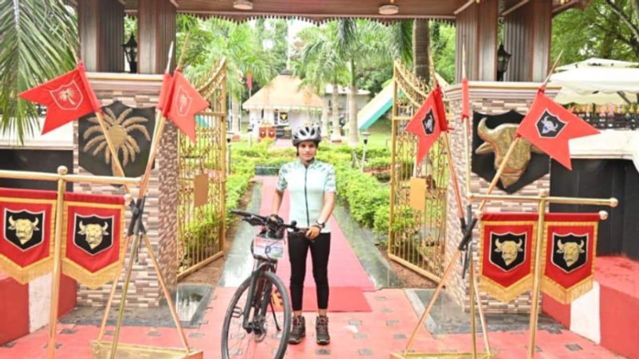 'കന്യാകുമാരി ടു സിയാച്ചിൻ', സോളോ സൈക്കിൾ യാത്ര നടത്തുന്ന ആശ മാളവ്യയ്ക്ക് പാങ്ങോട് സൈനിക കേന്ദ്രത്തിന്റെ ആദരം 'കന്യാകുമാരി ടു സിയാച്ചിൻ', സോളോ സൈക്കിൾ യാത്ര നടത്തുന്ന ആശ മാളവ്യയ്ക്ക് പാങ്ങോട് സൈനിക കേന്ദ്രത്തിന്റെ ആദരം