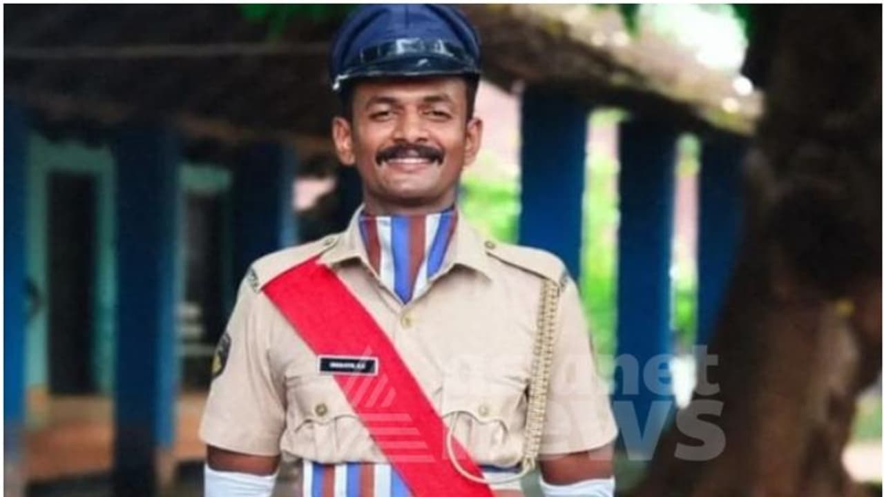 പൊലീസുകാരൻ ക്ഷേത്രക്കുളത്തില് മുങ്ങി മരിച്ചു പൊലീസുകാരൻ ക്ഷേത്രക്കുളത്തില് മുങ്ങി മരിച്ചു