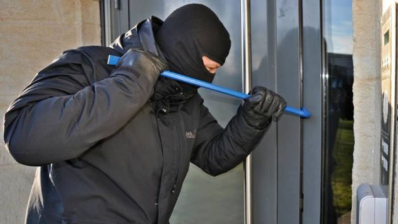 'ഇതൊക്കെ ശ്രദ്ധിക്കണ്ടേ മുതലാളി'; മോഷണത്തിന് ശേഷം കള്ളന്റെ മാസ് കത്ത് 'ഇതൊക്കെ ശ്രദ്ധിക്കണ്ടേ മുതലാളി'; മോഷണത്തിന് ശേഷം കള്ളന്റെ മാസ് കത്ത്