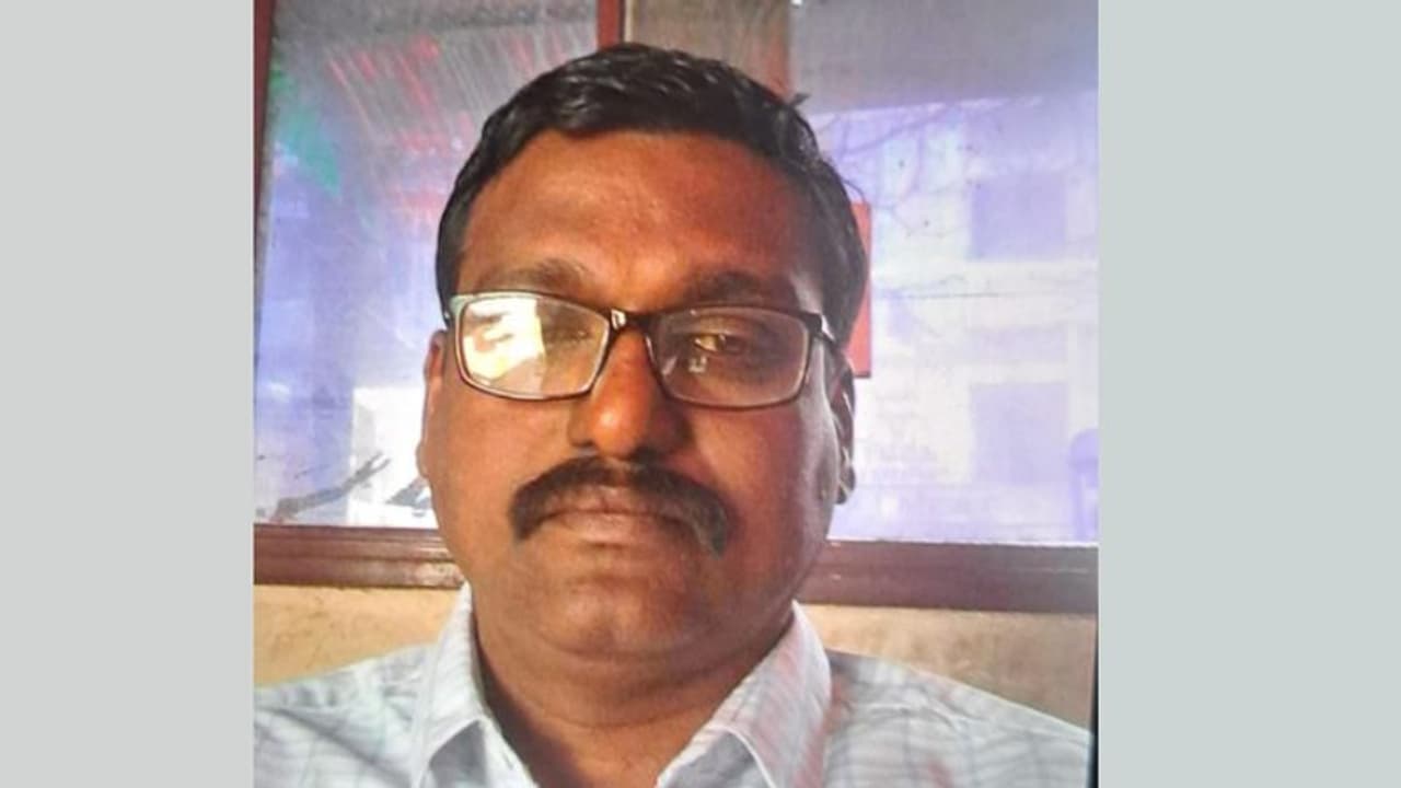 'കൈക്കൂലി കൊടുത്താൽ ഫിറ്റ്നസ് കിട്ടും', ഇടുക്കിയിലെ കേസിൽ പണം കൈമാറാൻ പറഞ്ഞ നഗരസഭാ ചെയര്മാൻ രണ്ടാം പ്രതി 'കൈക്കൂലി കൊടുത്താൽ ഫിറ്റ്നസ് കിട്ടും', ഇടുക്കിയിലെ കേസിൽ പണം കൈമാറാൻ പറഞ്ഞ നഗരസഭാ ചെയര്മാൻ രണ്ടാം പ്രതി