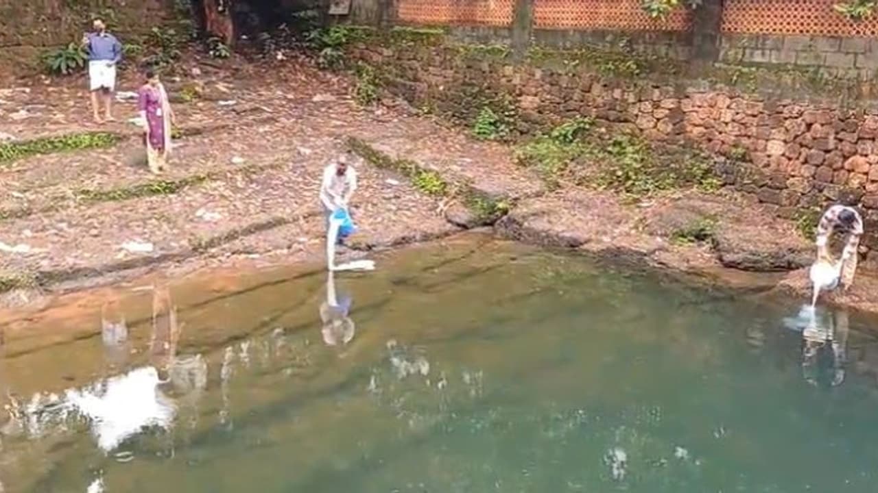 അമീബിക് മസ്തിഷ്ക ജ്വരം; കോഴിക്കോട് അച്ചന്കുളത്തില് കുളിച്ചവരുടെ വിവരം ശേഖരിക്കുന്നു അമീബിക് മസ്തിഷ്ക ജ്വരം; കോഴിക്കോട് അച്ചന്കുളത്തില് കുളിച്ചവരുടെ വിവരം ശേഖരിക്കുന്നു