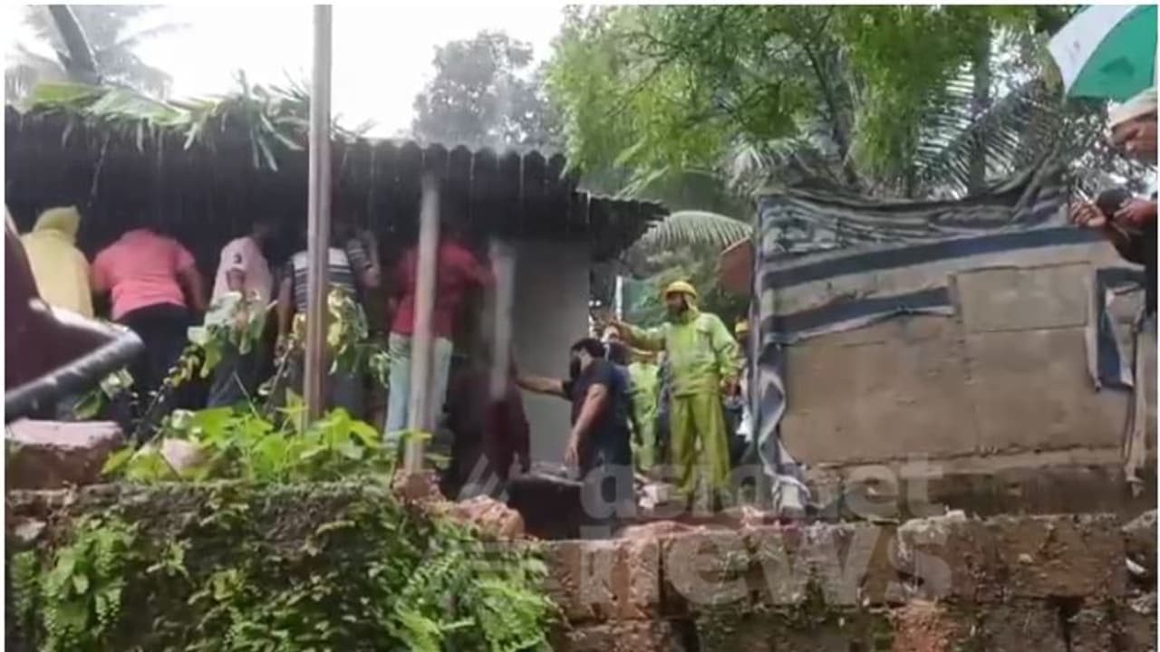 കനത്ത മഴ; വീടിന് മുകളിൽ മതിലിടിഞ്ഞ് വീണ് നാല് പേർക്ക് ദാരുണാന്ത്യം