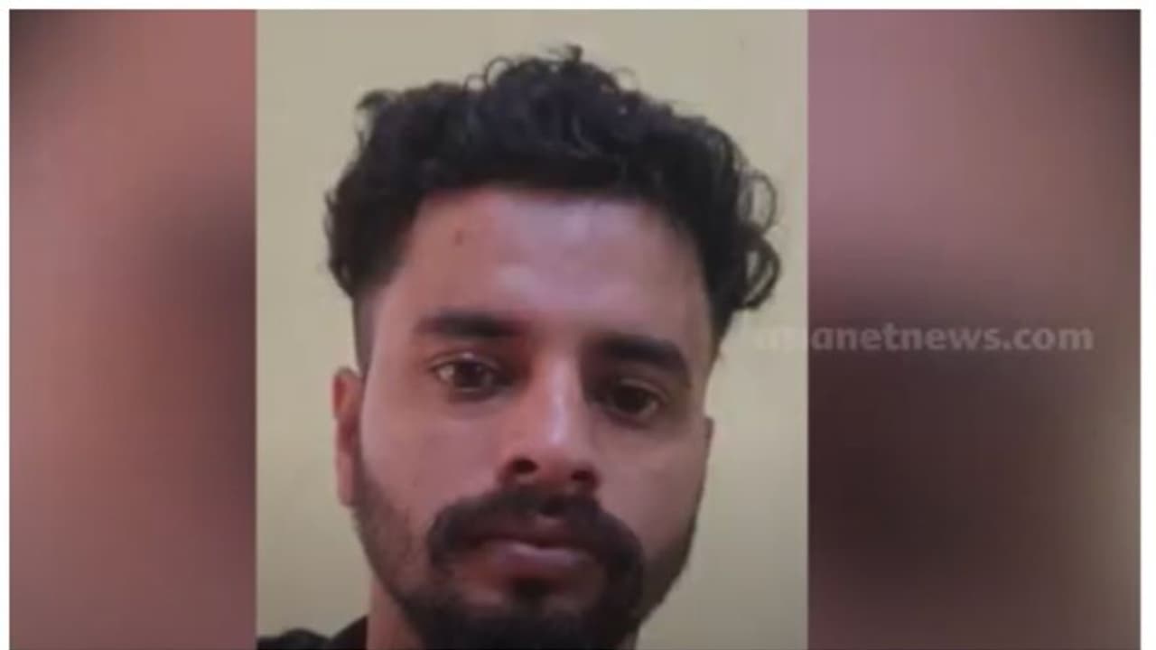 വൈദികനെ ലോഡ്ജ് മുറിയിൽ പൂട്ടിയിട്ട് പണവും ഫോണും കവർന്നു; കണ്ണൂർ സ്വദേശി പിടിയിൽ വൈദികനെ ലോഡ്ജ് മുറിയിൽ പൂട്ടിയിട്ട് പണവും ഫോണും കവർന്നു; കണ്ണൂർ സ്വദേശി പിടിയിൽ