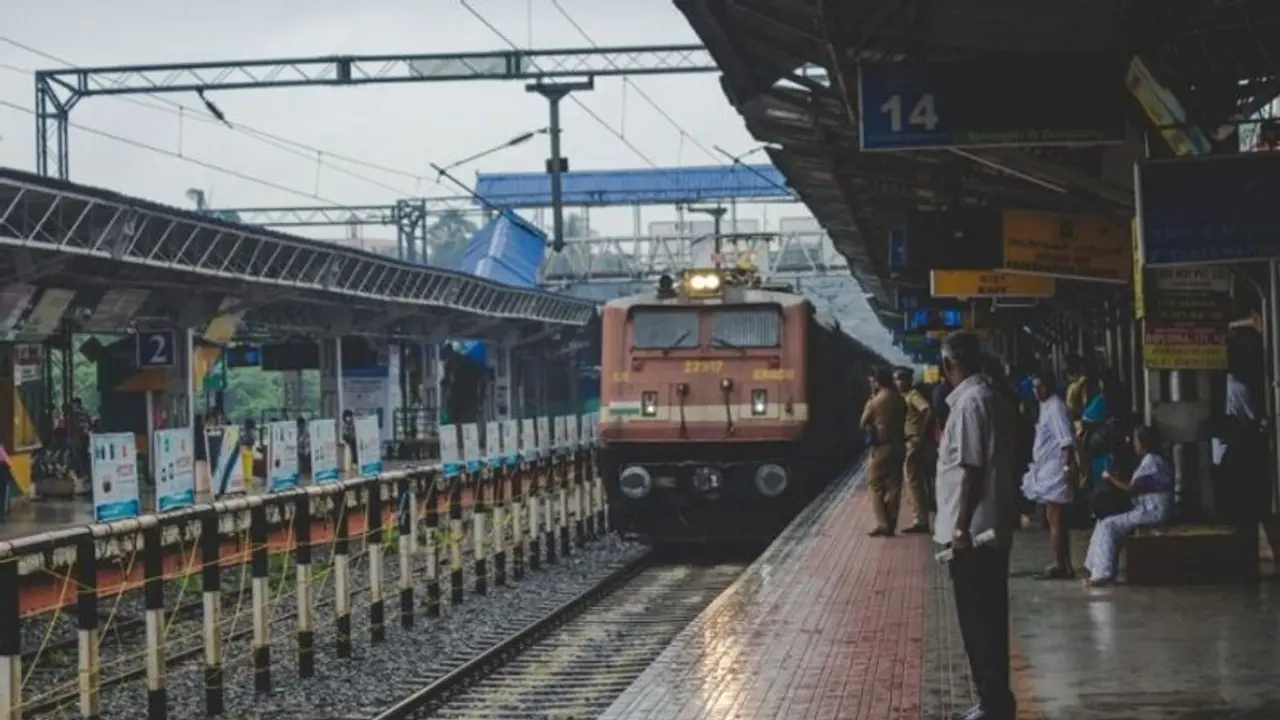 IRCTC एकाउंट होल्डर्स निकनेम वाले अन्य लोगों के लिए नहीं बुक कर सकते ई टिकट? Viral पोस्ट पर रेलवे की Response