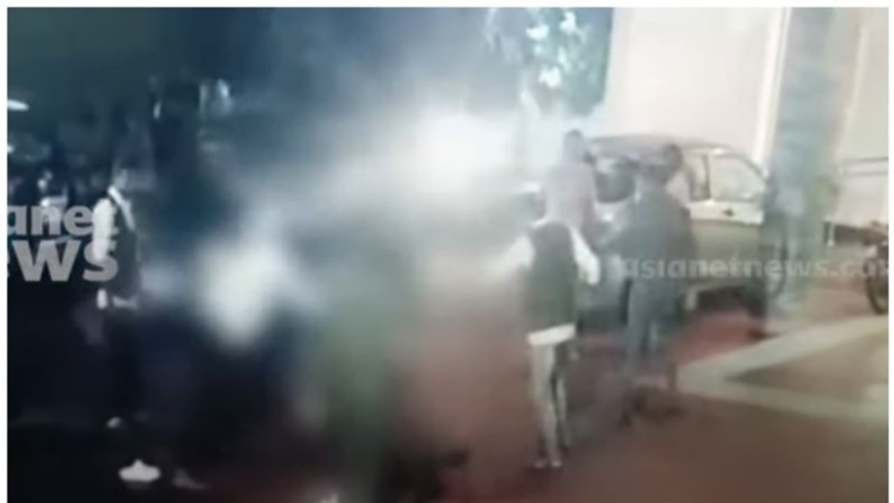 തിരുവല്ലയിൽ ബാർ പരിസരത്ത് കൂട്ടയടി; ജീവനക്കാരുൾപ്പടെ 6 പേർക്കെതിരെ കേസെടുത്ത് പൊലീസ് തിരുവല്ലയിൽ ബാർ പരിസരത്ത് കൂട്ടയടി; ജീവനക്കാരുൾപ്പടെ 6 പേർക്കെതിരെ കേസെടുത്ത് പൊലീസ്