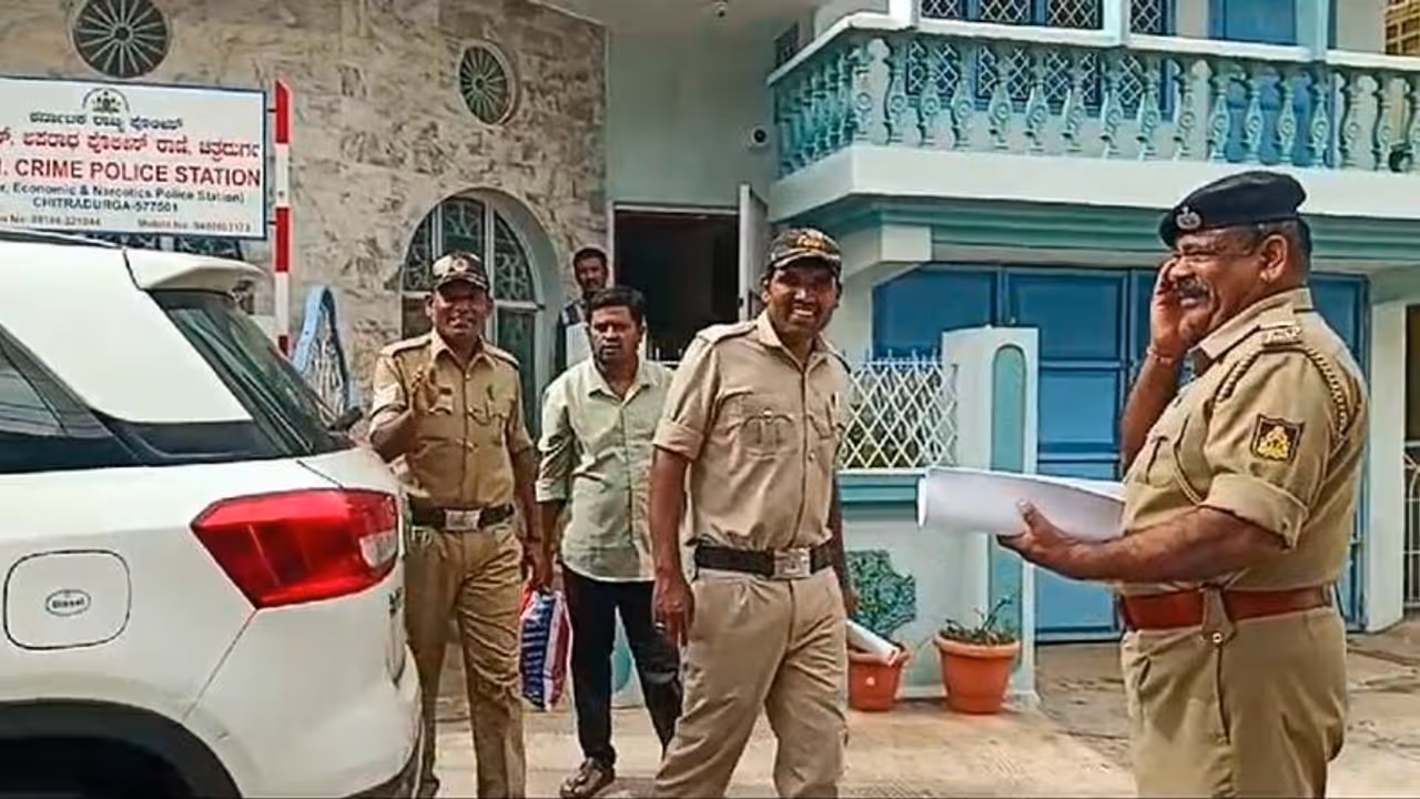 6 ಸಾವಿರ ಜನರಿಗೆ ಮನಿ ಡಬ್ಲಿಂಗ್ ಆಮಿಷವೊಡ್ಡಿ 210 ಕೋಟಿ ವಂಚನೆ ಮಾಡಿದ್ದ ಅಂತರ್ ರಾಜ್ಯ ಕಳ್ಳನ ಬಂಧನ! 6 ಸಾವಿರ ಜನರಿಗೆ ಮನಿ ಡಬ್ಲಿಂಗ್ ಆಮಿಷವೊಡ್ಡಿ 210 ಕೋಟಿ ವಂಚನೆ ಮಾಡಿದ್ದ ಅಂತರ್ ರಾಜ್ಯ ಕಳ್ಳನ ಬಂಧನ!